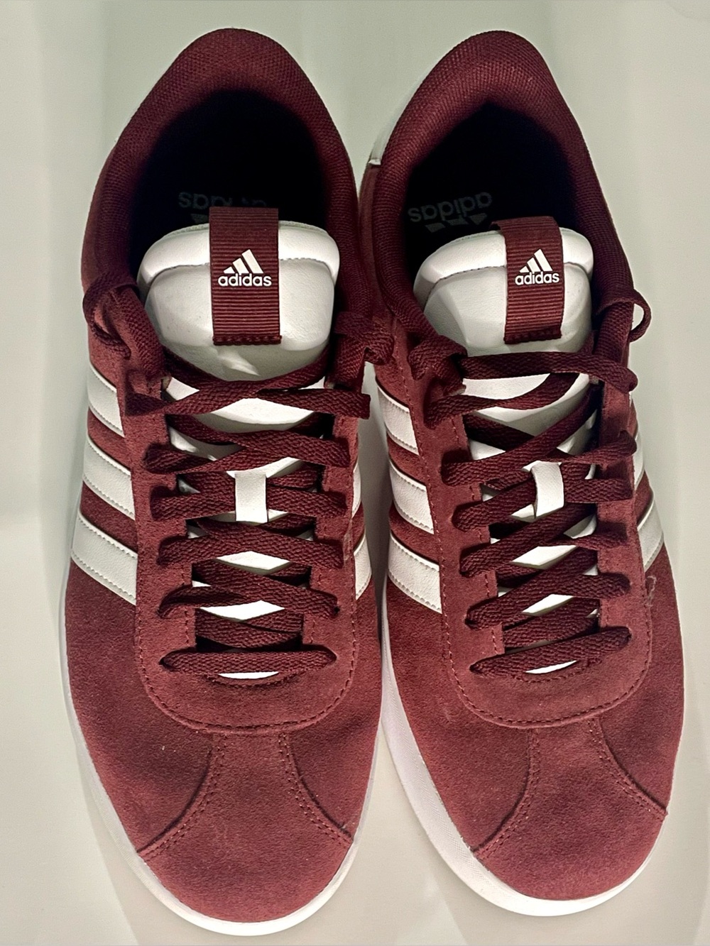 Adidas Maroon/white stripe VI 3.0 sneaker